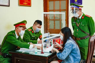 Cô gái bị phạt 2 triệu đồng vì không đeo khẩu trang khi chụp ảnh nơi công cộng