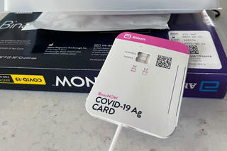 Nài nỉ xin giấy xét nghiệm dương tính với COVID-19 để... tránh phải gặp họ hàng 