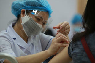  Tiêm vaccine mũi 3 có gây tác dụng phụ hay không?