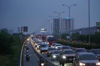 Thu hồi đề xuất có bằng lái ô tô dưới một năm không chạy trên cao tốc