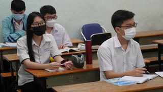 Nhiều học sinh TP HCM rút học bạ về quê vì gia đình gặp khó khăn kinh tế