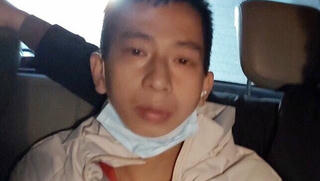 Giằng co giữ điện thoại, người phụ nữ bị kẻ cướp dùng dao cắt đứt gân tay