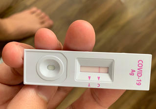 Lý do nhiều người vẫn âm tính dù tiếp xúc rất gần F0