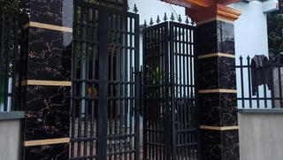 Chủ tịch huyện ở Thanh Hóa chỉ đạo mở khóa cổng nhà có người cách ly