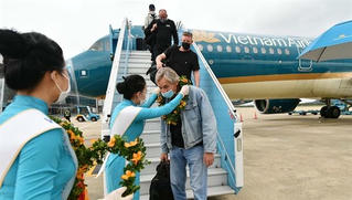 Thủ tướng yêu cầu xây dựng lộ trình đón du khách quốc tế