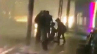 Bắt khẩn cấp người cha cứa cổ 2 con, triệu tập cô gái thông tin thất thiệt