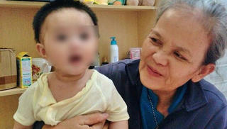 Nước mắt bà vú nuôi xin được sống đến ngày người mới trông con cho chủ