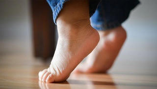 Dáng đi của bạn tiết lộ bệnh gì?