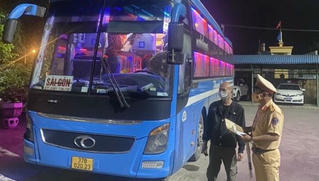 Truy bắt ô tô khách gây tai nạn chết người 