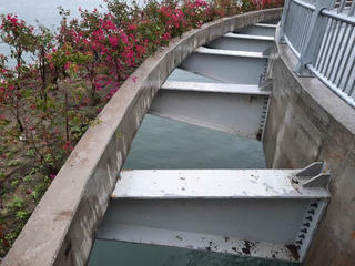 'Thót tim' khi check in trên cầu Tình Yêu ở Quảng Ninh