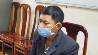 Khó chịu với đèn nhấp nháy, người đàn ông... phá máy ATM