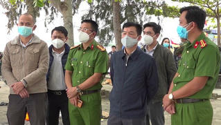 Cán bộ Bộ Công an vào hiện trường điều tra vụ lật cano du lịch ở Cửa Đại