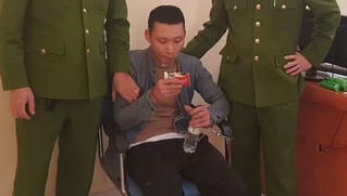 Phát hiện tội phạm giết người trốn khỏi trại giam đi lang thang