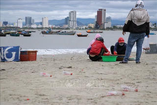 Phát hiện vụ đổ chất lỏng màu đỏ vào ruốc tại Đà Nẵng