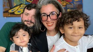 Những bà mẹ bạc tóc vì ở nhà chăm con