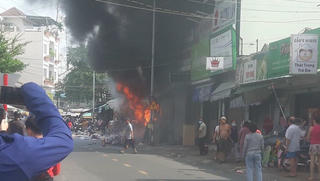 Chê đồ chơi xấu, bé trai 3 tuổi dùng bật lửa đốt gây cháy nhà