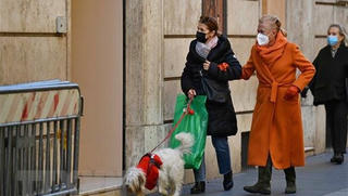 Nhân loại còn phải đeo khẩu trang phòng COVID-19 trong bao lâu?