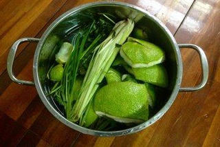 Liên tiếp trẻ bỏng nặng khi xông lá chữa COVID-19 