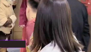 Lý do bất ngờ khiến chú rể dắt tay phù dâu bỏ đi ngay trong đám cưới 