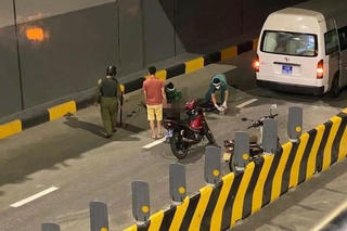 Người đàn ông văng qua lan can, rơi xuống hầm chui có giếng trời tử vong