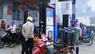 Xăng lên giá đua nhau tích trữ, coi chừng tiền phạt quá tiền lãi