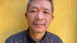 Người đàn ông lén lút làm điều xấu từ phòng bảo vệ tới cổng chùa ở Hà Nội