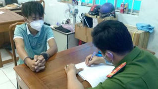 Lộ chuyện đau lòng sau việc gã trai sang chơi nhà bé gái bất thường