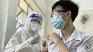 Vaccine COVID-19 có gây di chứng lâu dài ở trẻ?