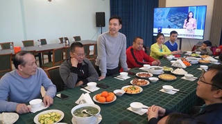 Xúc động cuộc đoàn tụ của người Việt sơ tán từ Ukraine sang Nga