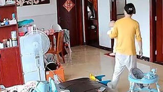 Mẹ hoảng hốt tìm con, cảnh sau đó khiến nhiều người 'cười ra nước mắt'