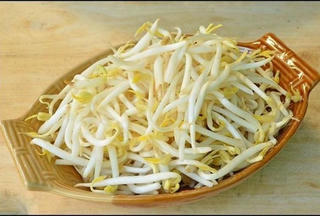 Những ai không nên ăn giá đỗ?