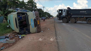 Ô tô khách tông trực diện xe ben, 15 hành khách phải cấp cứu