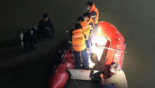 Xuyên đêm tìm 5 học sinh Thanh Hóa mất tích trên sông