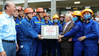 Tổng Bí thư Nguyễn Phú Trọng đến thăm, động viên công nhân ngành than ở Quảng Ninh