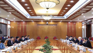 Cán bộ lãnh đạo phải trọng liêm sỉ, danh dự, tích cực chống tham nhũng, tiêu cực