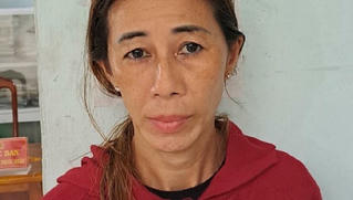 'Nữ quái' bày trò đáng lên án với cháu bé 10 tuổi