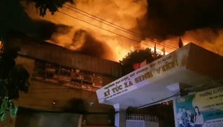 Cháy lớn cạnh KTX Đại học Sư phạm Thành phố Hồ Chí Minh 