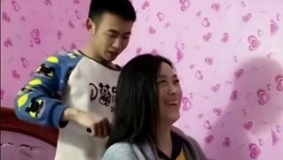 Người phụ nữ liệt nửa người kết hôn với con trai bạn thân