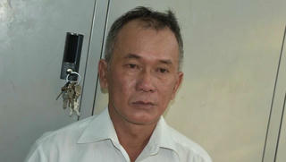 Gã trung niên dẫn dụ người bán vé số đi theo nhiều tuyến đường rồi giở trò bất nhân