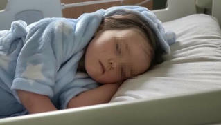 Bé 4 tuổi bị suy gan nghi do ăn trứng Kinder