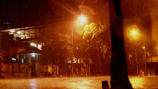 Đêm nay Hà Nội và nhiều tỉnh mưa dông, từ mai trời chuyển lạnh