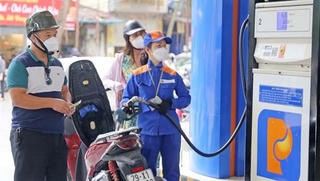 Lý giải nguyên nhân giá xăng tăng cao khi giá dầu thế giới hạ nhiệt 