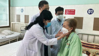 Người phụ nữ suốt 7 tháng không nói được sau khi mắc COVID-19