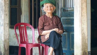 Cụ bà cao tuổi bậc nhất Việt Nam, có 114 con cháu vẫn "lén" đi... buôn