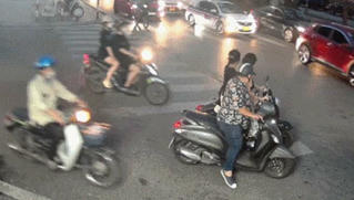 Truy tìm người đàn ông sàm sỡ 'vòng 1' cô gái ăn mặc gợi cảm giữa phố 