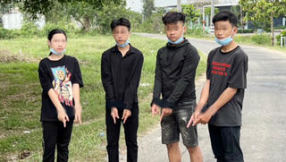 Truy bắt thiếu nữ tuổi 15 cùng nhóm bạn trai 'nhí' chuyên chặn đường cướp giữa ban ngày