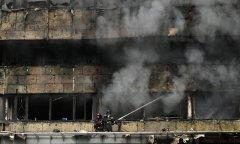 Cháy trung tâm thương mại ở Moskva, nhiều người còn mắc kẹt