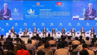 Kinh tế Việt Nam ổn định trong 'giông bão' nhờ Chính phủ 'dĩ bất biến, ứng vạn biến'