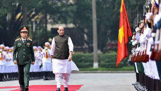 Bộ trưởng Bộ Quốc phòng Ấn Độ thăm chính thức Việt Nam