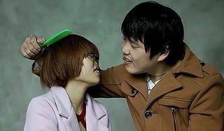 Bé gái bị chuột cắn mất mũi 26 năm trước, giờ hạnh phúc bên chồng đẹp trai 